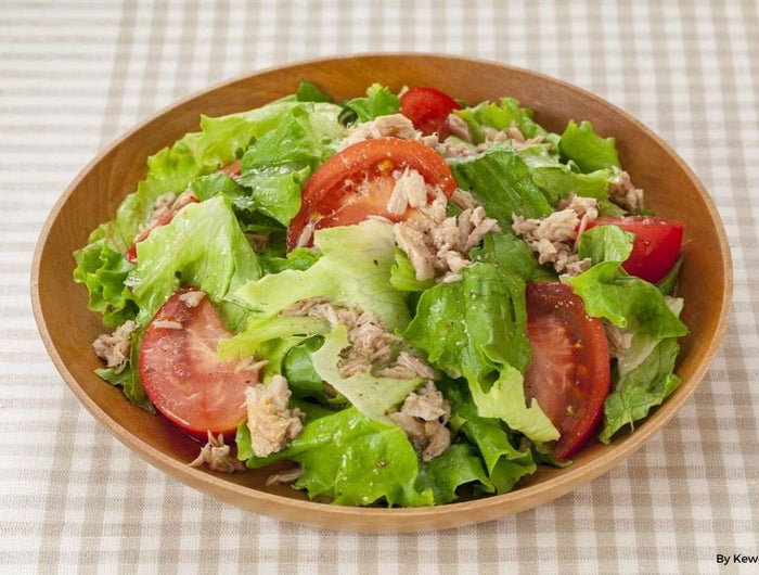 <h1>Leaf Lettuce & Tuna Salad with Kewpie Italian Dressing</h1>
