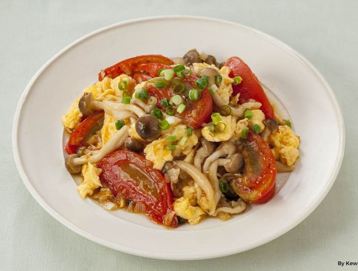<h1>Tomato and Fluffy Egg Stir-Fry with Sesame Garlic Dressing</h1>