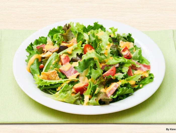 <h1>Baby Leaf Salad with Crispy Cheese and Bacon</h1>