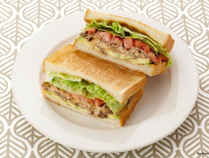 <h1>Taco-Style Sandwich with Avocado, Tomato, and Beef</h1>