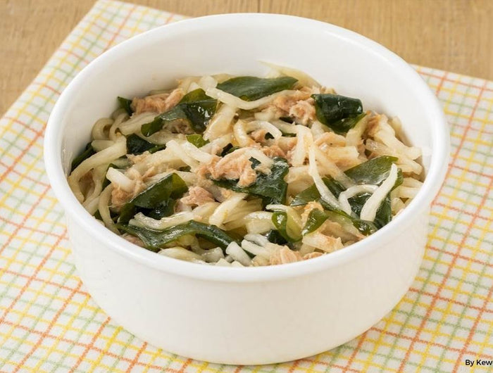 <h1>Daikon, Wakame, and Tuna Salad with Sesame Garlic Dressing</h1>
