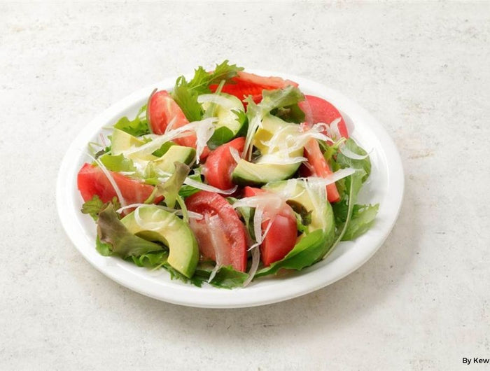 <h1>Tomato & Avocado Salad with Olive Oil & Onion Dressing</h1>