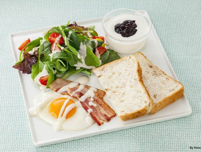 <h1>Rye Bread and Bacon-Egg Breakfast Plate</h1>